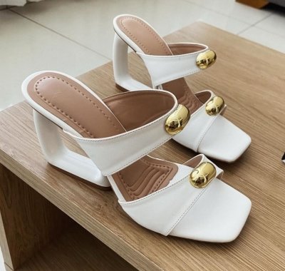 TAMANCO OFF WHITE / SALTO VAZADO / ENFEITE DOURADO