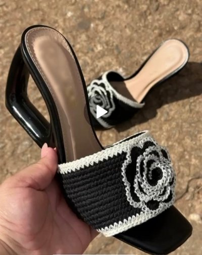TAMANCO PRETO / CROCHÊ / FLOR