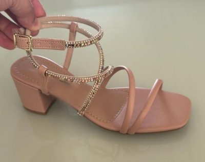 SANDÁLIA NUDE / SALTO BLOCO / STRASS