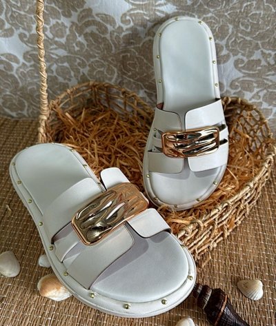 FLAT BRANCA / APLIQUE DOURADO