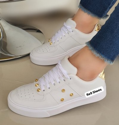 TÊNIS BRANCO / APLICAÇÃO DOURADO
