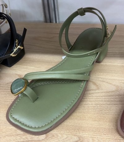 SANDÁLIA VERDE / ENFEITE NO DEDÃO / SALTINHO / LINHA CONFORT